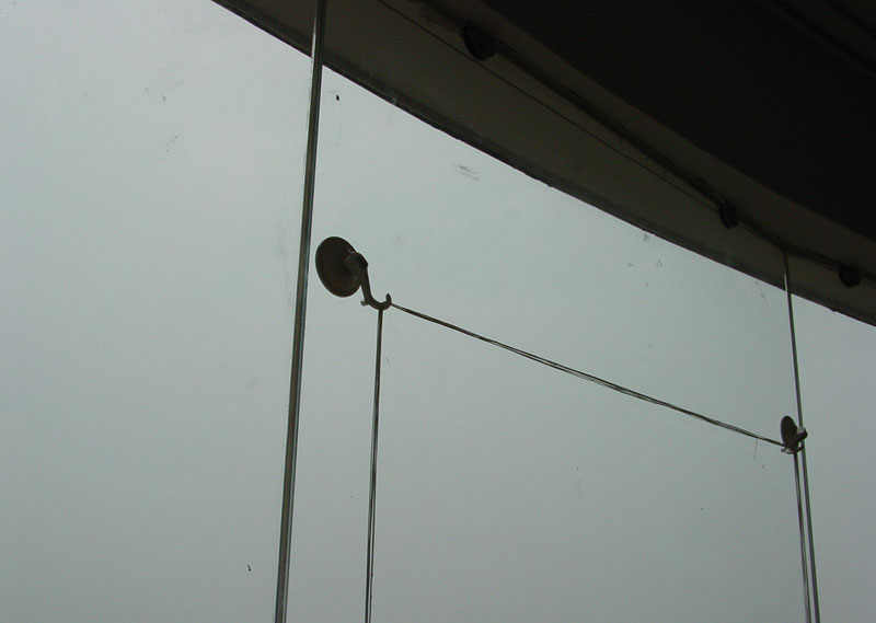 窗框中波天线的试验