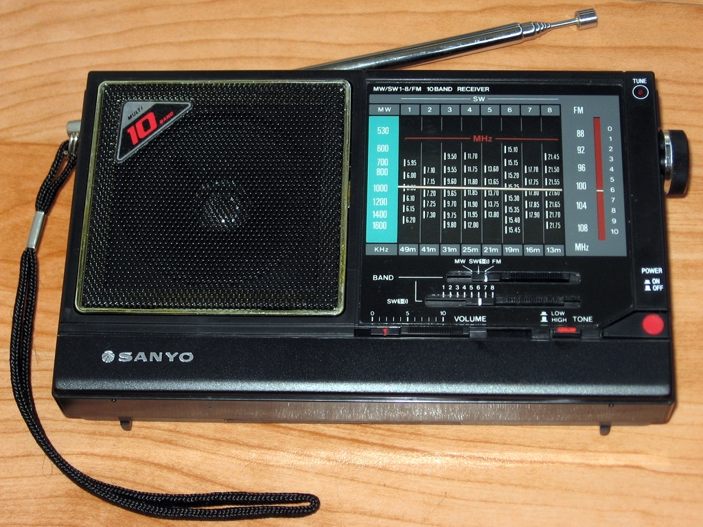 三洋RP-8980A十波段调频调幅收音机