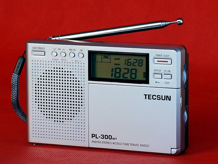 PL300WT全波段世界时DSP收音机简介