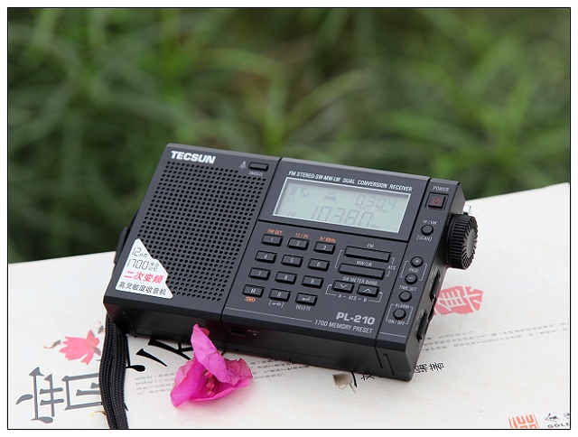 TECSUN PL-210 数字调谐式调频/短波/中波/长波二次变频立体声收音机上市公告